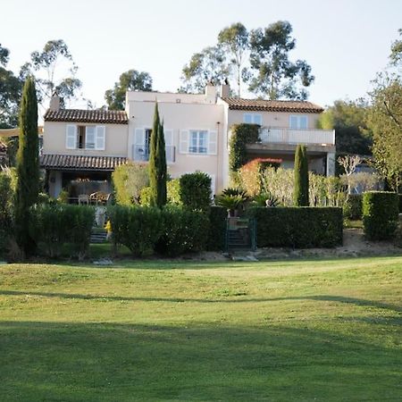 Charmantes Haus Im Golf Club Saint Tropez Экстерьер фото