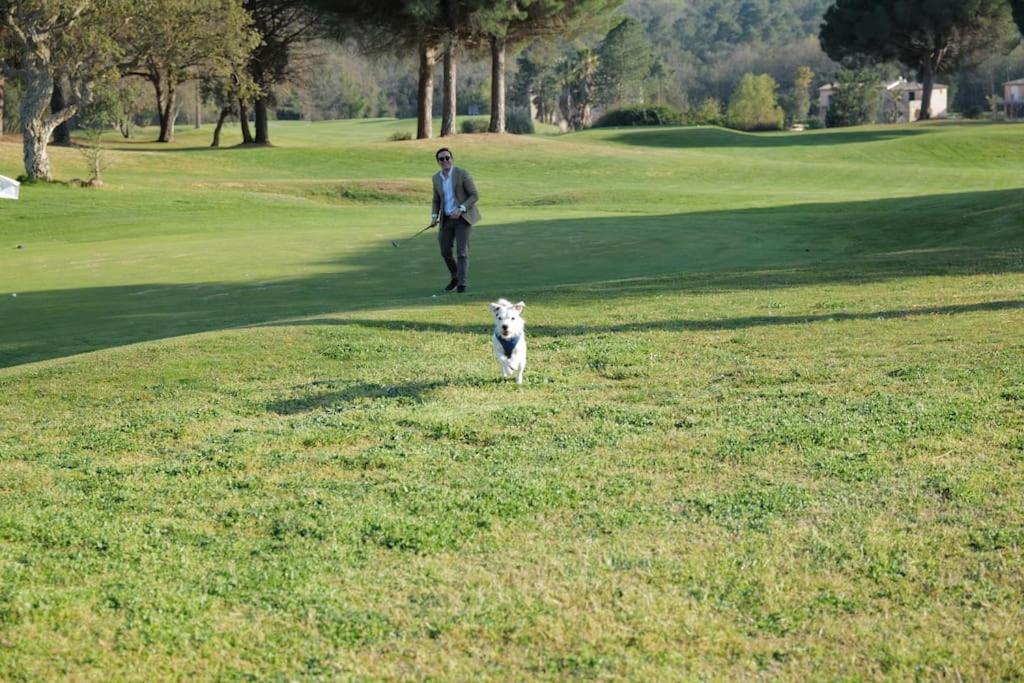 Charmantes Haus Im Golf Club Saint Tropez Экстерьер фото