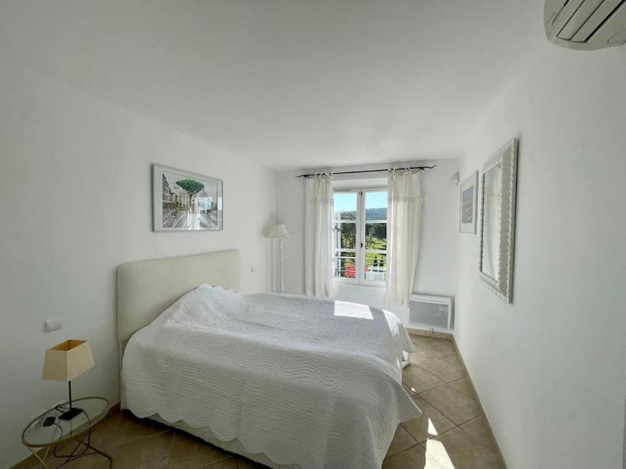 Charmantes Haus Im Golf Club Saint Tropez Экстерьер фото