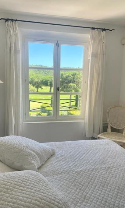 Charmantes Haus Im Golf Club Saint Tropez Экстерьер фото