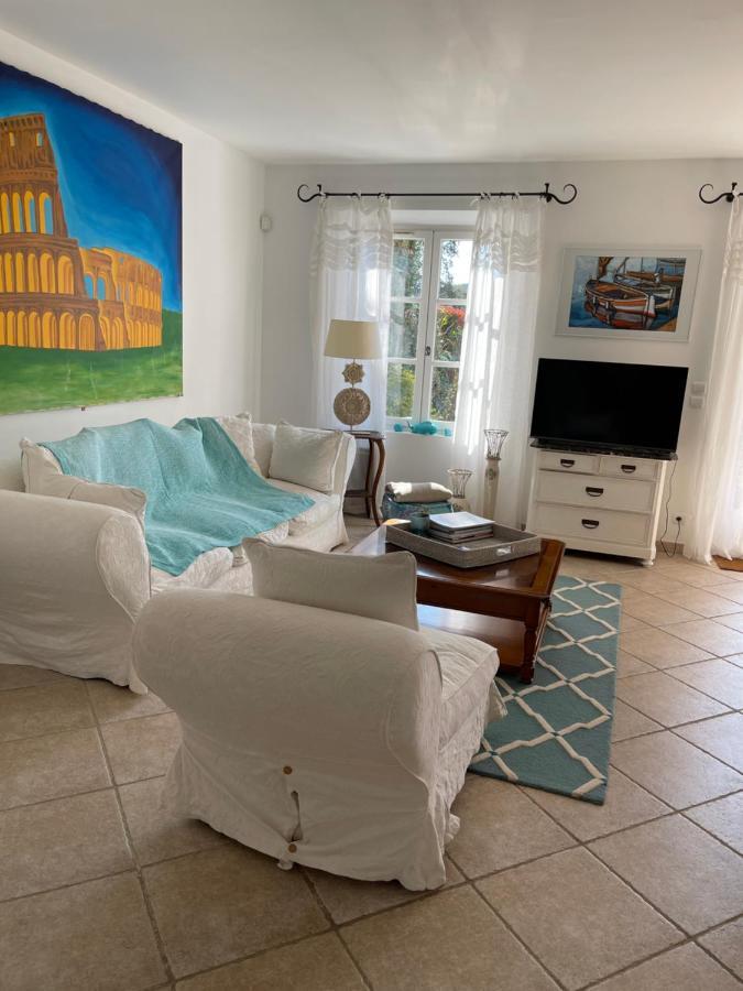 Charmantes Haus Im Golf Club Saint Tropez Экстерьер фото