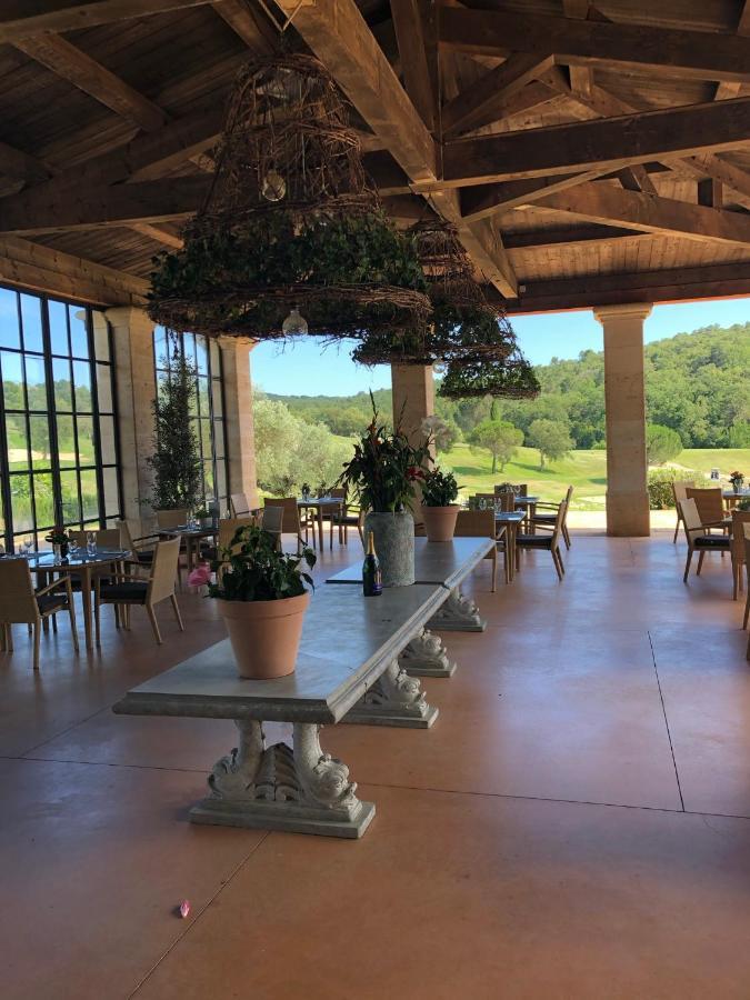 Charmantes Haus Im Golf Club Saint Tropez Экстерьер фото
