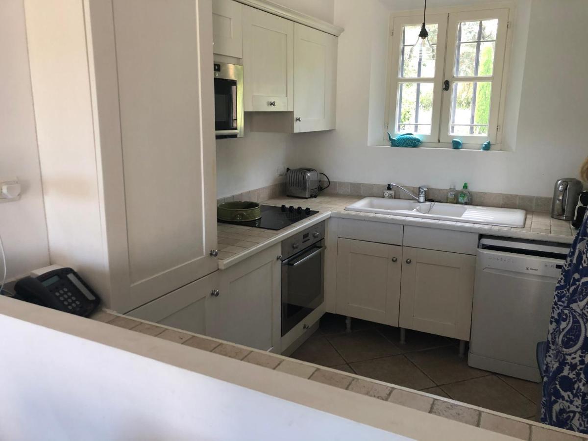 Charmantes Haus Im Golf Club Saint Tropez Экстерьер фото