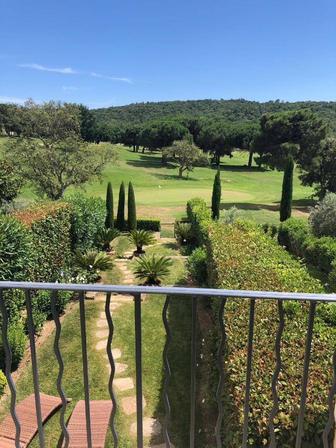 Charmantes Haus Im Golf Club Saint Tropez Экстерьер фото