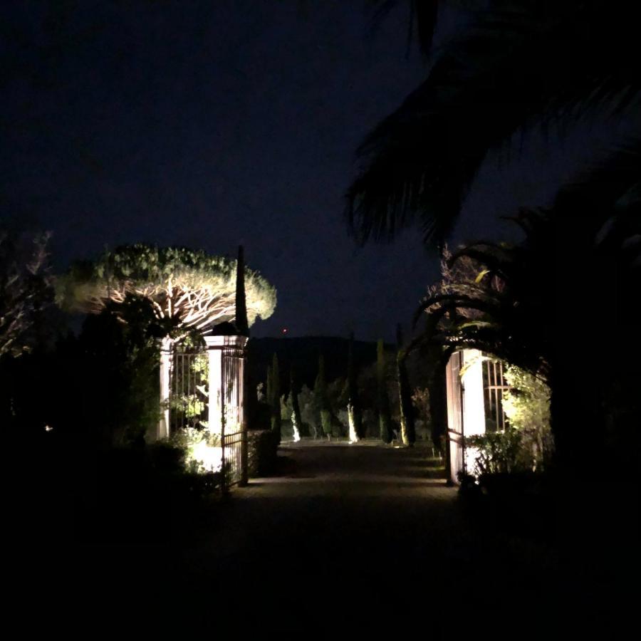 Charmantes Haus Im Golf Club Saint Tropez Экстерьер фото