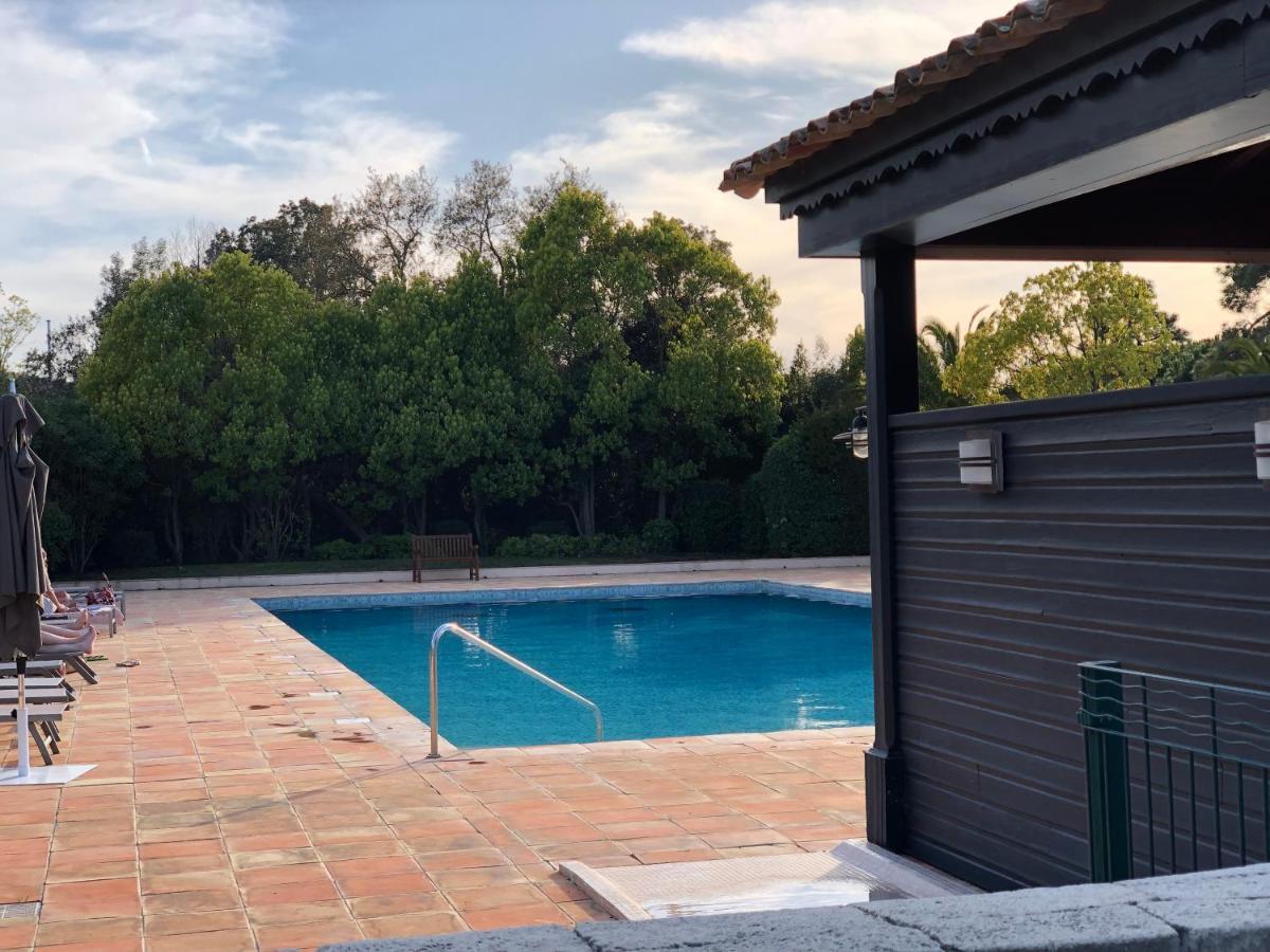 Charmantes Haus Im Golf Club Saint Tropez Экстерьер фото