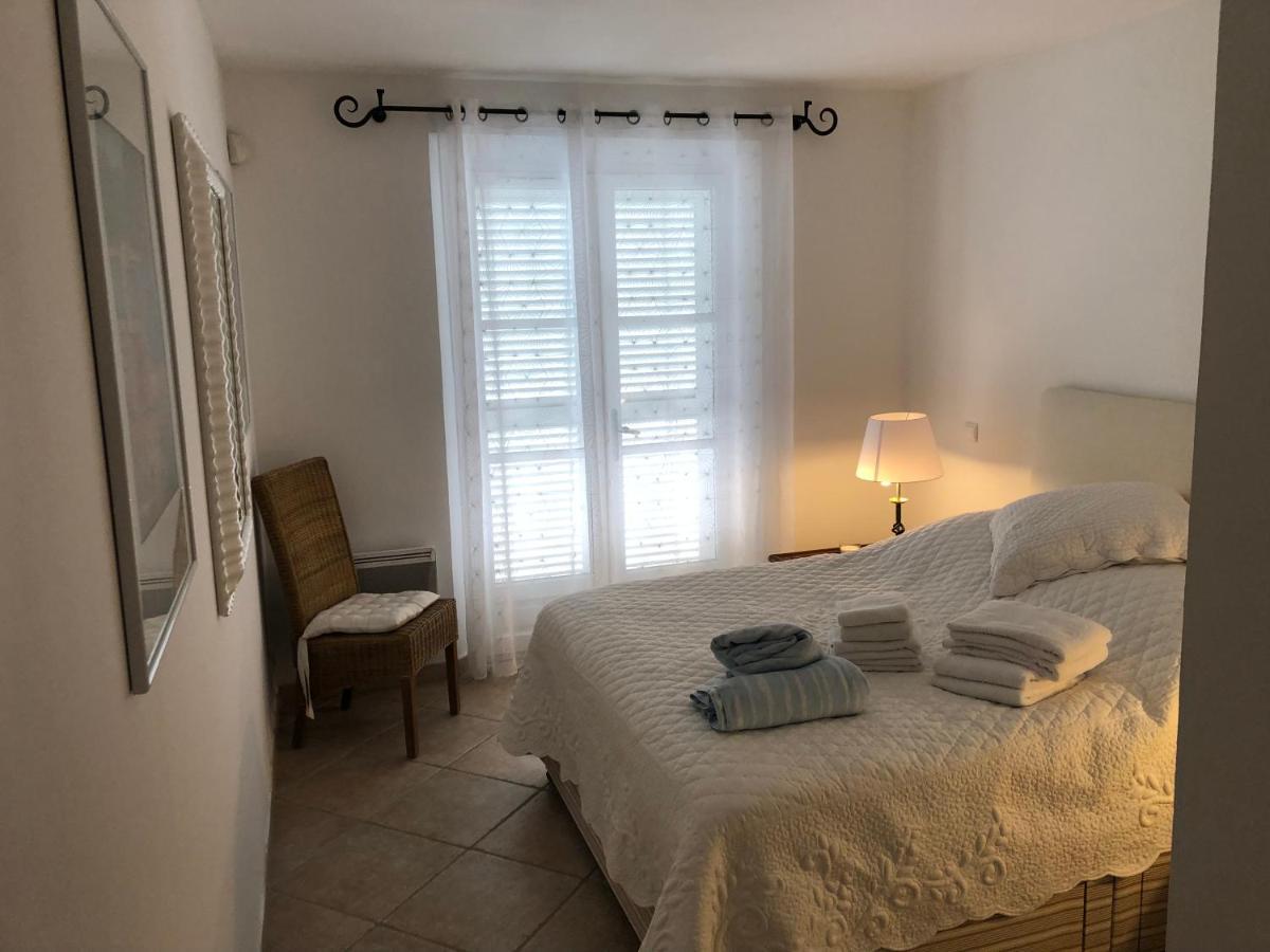 Charmantes Haus Im Golf Club Saint Tropez Экстерьер фото