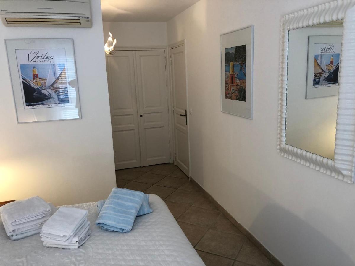 Charmantes Haus Im Golf Club Saint Tropez Экстерьер фото