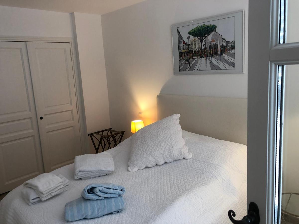 Charmantes Haus Im Golf Club Saint Tropez Экстерьер фото