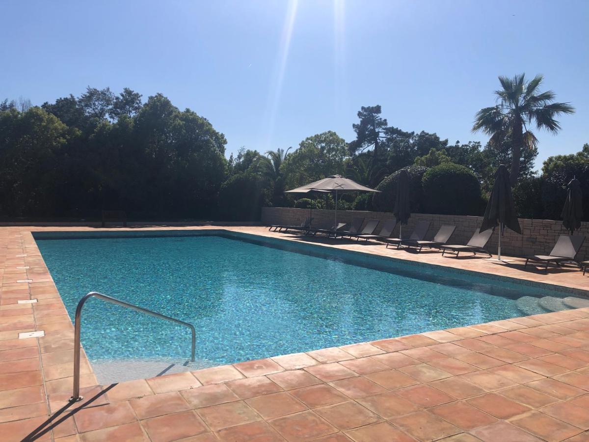 Charmantes Haus Im Golf Club Saint Tropez Экстерьер фото