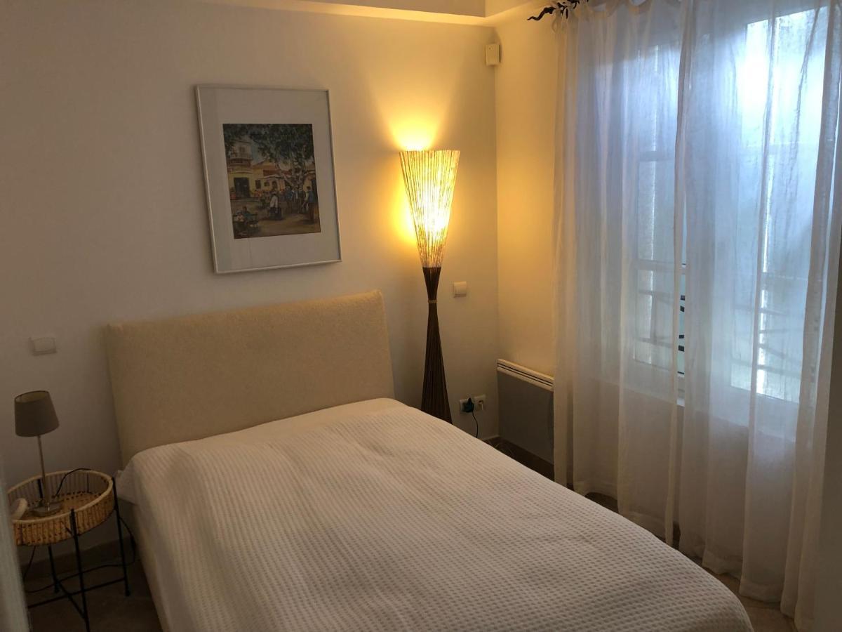 Charmantes Haus Im Golf Club Saint Tropez Экстерьер фото